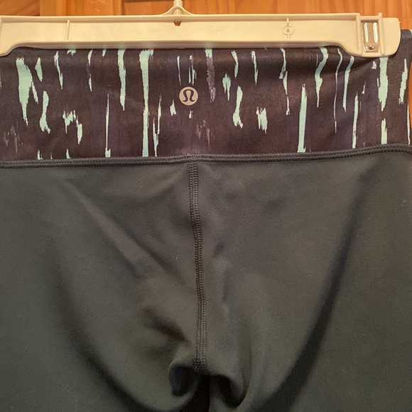 Lululemon green pants - Picture 3 of 4